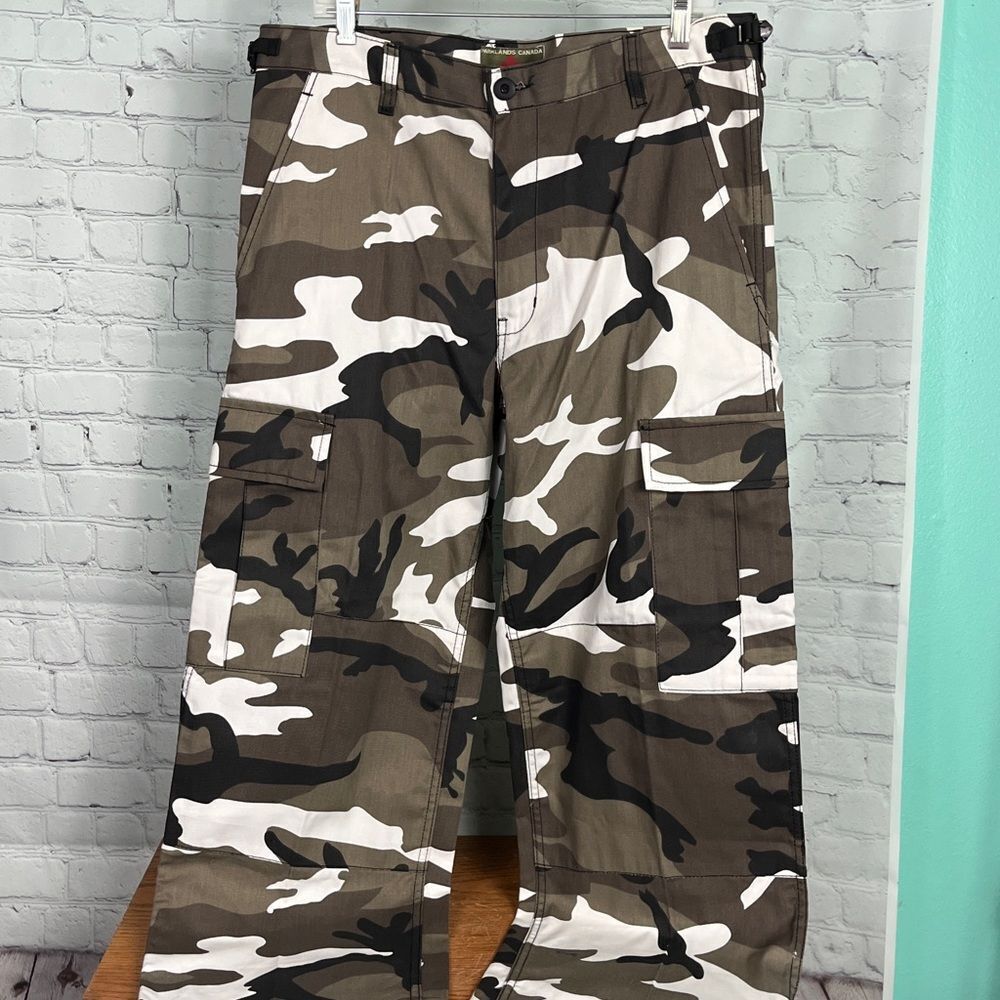 Parklands Canada uniform Winter Camouflage Cargo Pants 31-35 waist snowboard